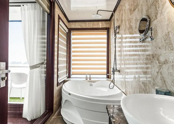 Aqua Legend Cruise - Lan Ha Bay 5* Ha Long
