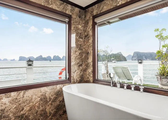 Aqua Legend Cruise - Lan Ha Bay Botel