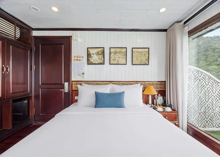 Aqua Legend Cruise - Lan Ha Bay Botel Ha Long