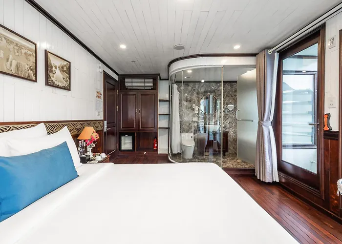 Aqua Legend Cruise - Lan Ha Bay Botel Ha Long