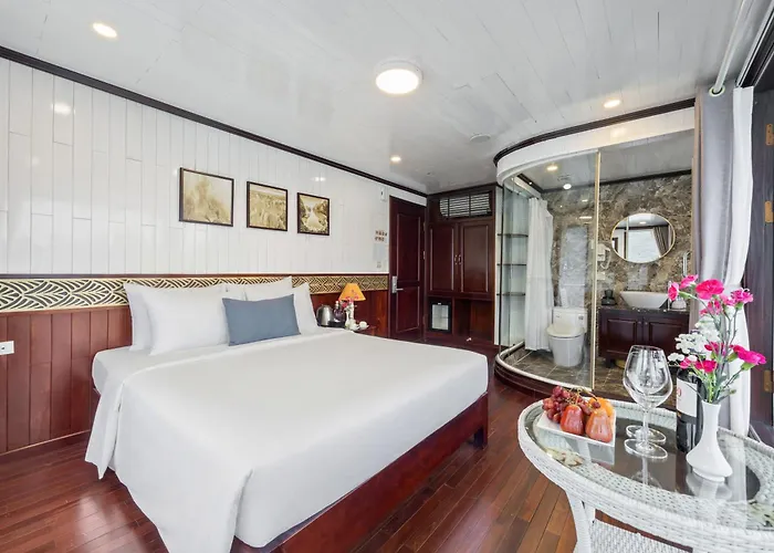Aqua Legend Cruise - Lan Ha Bay Botel