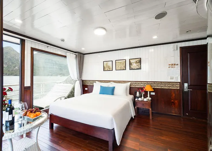 Aqua Legend Cruise - Lan Ha Bay Botel 5*